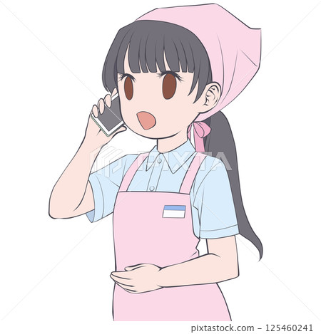 一位黑髮女店員用智慧型手機打電話，面帶微笑 125460241
