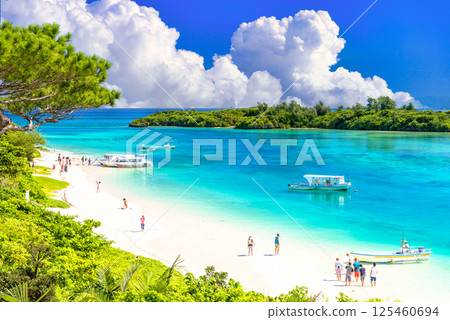 川平灣美麗的珊瑚礁海 125460694