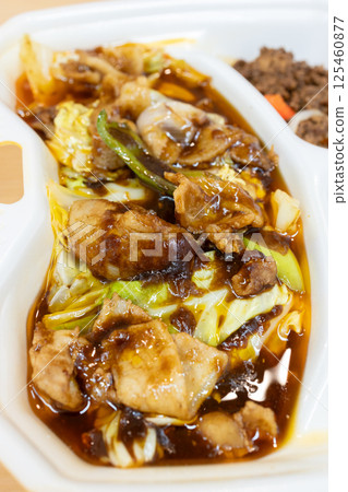 Delicious twice-cooked meat bento 125460877