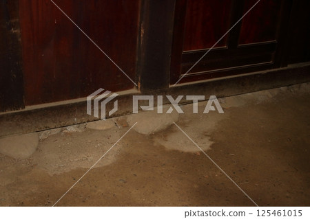 Wooden pillars and walls, footstones 125461015
