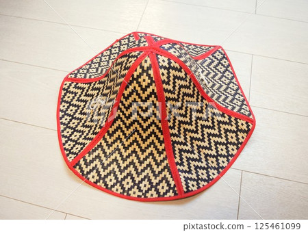 Vietnam souvenirs: Folding hats 1 125461099