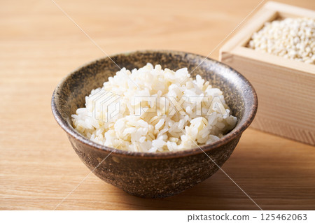 糯米糍粑盛於碗中 125462063