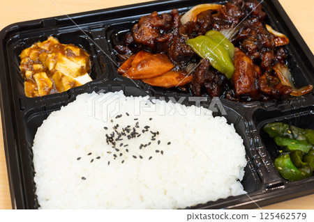 Delicious Chinese bento with black vinegar chicken Delicious Chinese bento with black vinegar chicken 125462579
