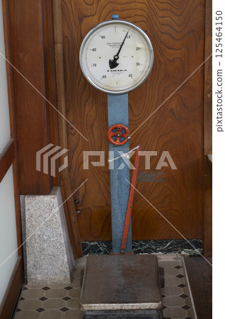 retro weight scale 125464150