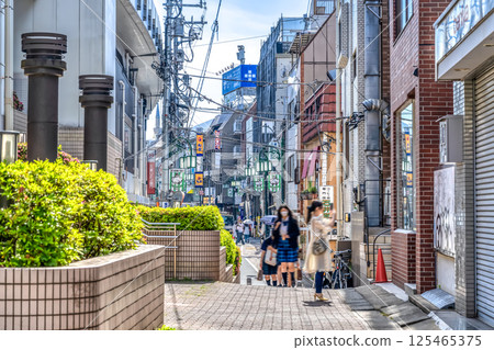 東京澀谷區代代木上原站的都市景觀 125465375
