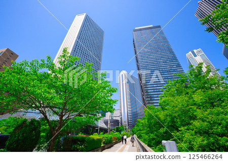 [東京]五月黃金周晴空下新宿站週邊觀光 125466264