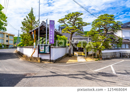 【重要傳統建造物群保存地區】屋楓宿：初夏驛站寺廟的風景 岡山縣小田郡屋楓町2 125468084