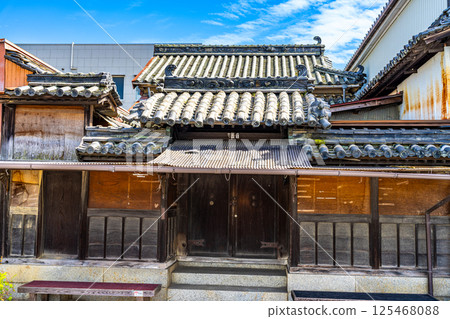 【重要傳統建造物群保存地區】屋楓宿:初夏的驛站小鎮風景 岡山縣小田郡屋楓町4號 【重要傳統建造物群保存地區】屋楓宿:初夏的驛站小鎮風景 岡山縣小田郡屋楓町4號 125468088