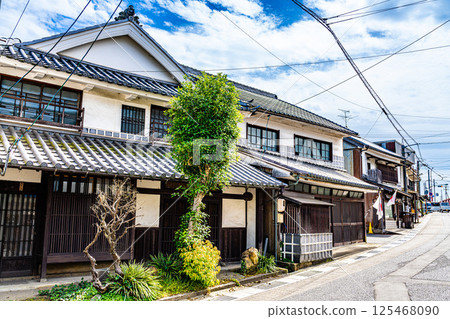 [Important Preservation District for Groups of Traditional Buildings] Yakage-juku: Scenery of the post town in early summer 2 Yakage-cho, Oda-gun, Okayama Prefecture 125468090