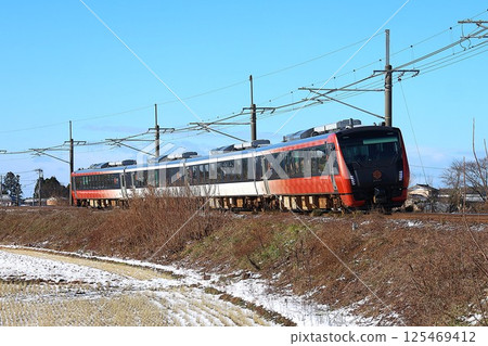 [JR East] Winter HB-E300 Series Rapid "Kaiuri" (Hakushin Line: Kuroyama - Sasaki) 125469412