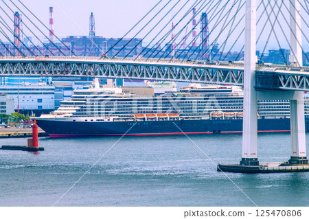 日本橫濱市容,在大黑碼頭眺望豪華遊輪伊莉莎白女王號(橫濱有四艘豪華遊輪)=4月26日 日本橫濱市容,在大黑碼頭眺望豪華遊輪伊莉莎白女王號(橫濱有四艘豪華遊輪)=4月26日 125470806