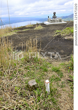 丹澤的高宗邊界山脊：鐵板之巔的三角測量點和神社 125471020