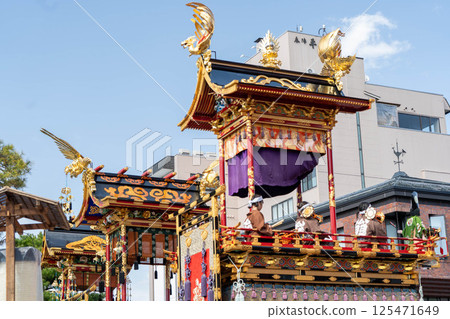 Takayama City food stalls in the city 125471649