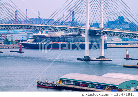 日本橫濱市容,在大黑碼頭眺望豪華遊輪伊莉莎白女王號(橫濱有四艘豪華遊輪)=4月26日 日本橫濱市容,在大黑碼頭眺望豪華遊輪伊莉莎白女王號(橫濱有四艘豪華遊輪)=4月26日 125471913