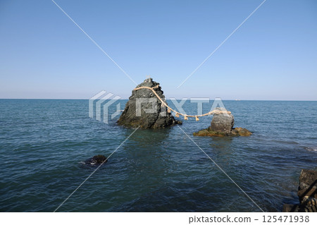 Ise rose rock 125471938