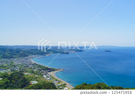 [千葉縣阿房郡鋸南町]從鋸山眺望源納海岸和保田中央海岸 125471958