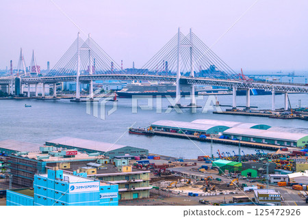 日本橫濱市容,在大黑碼頭眺望豪華遊輪伊莉莎白女王號(橫濱有四艘豪華遊輪)=4月26日 日本橫濱市容,在大黑碼頭眺望豪華遊輪伊莉莎白女王號(橫濱有四艘豪華遊輪)=4月26日 125472926