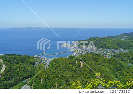 [Futtsu City, Chiba Prefecture] View of the Kanaya fishing port area from Mount Nokogiri 125473317