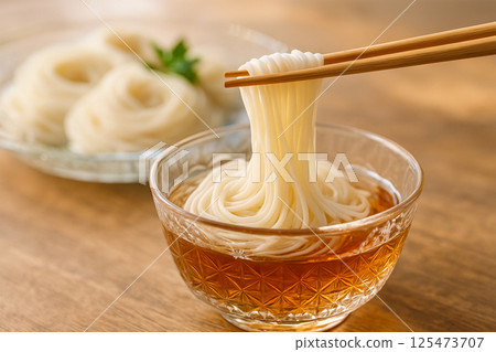 夏日清爽美味：沾著湯吃素麵 125473707