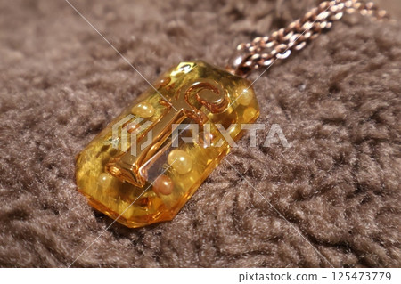 Antique gold strap 125473779