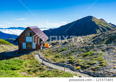 Arakawa Nakadake refuge hut and Mt. Akuzawa, Southern Alps, Mt. Akuzawa and Mt. Arakawa climbing 125473865