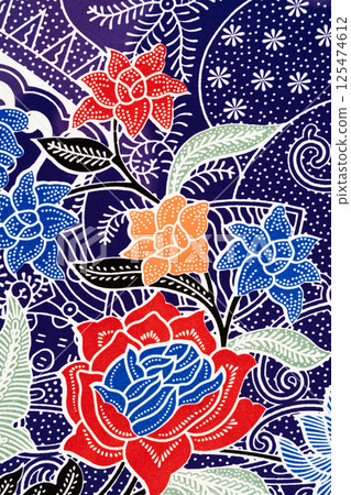 Photo of flower-patterned batik cloth that looks beautiful. 125474612