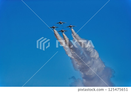 藍色衝擊波翱翔藍天 藍色衝擊波藍天 日本航空自衛隊戰鬥機 入間空軍基地 125475651
