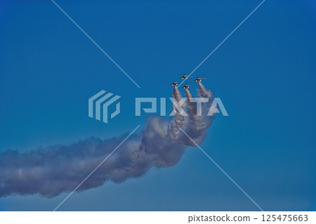 藍色衝擊波翱翔藍天 藍色衝擊波藍天 日本航空自衛隊戰鬥機 入間空軍基地 125475663