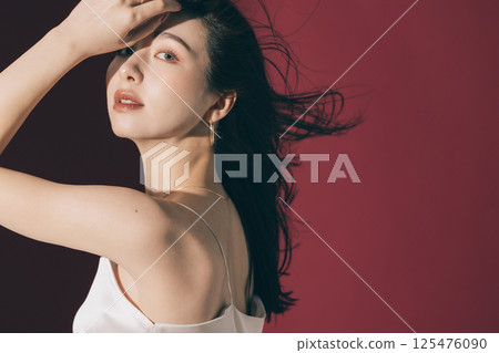 Cool lighting beauty image 125476090