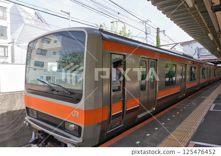 武藏野線205系列快速列車北府中月月台等候出發 武藏野線205系列快速列車北府中月月台等候出發 125476452