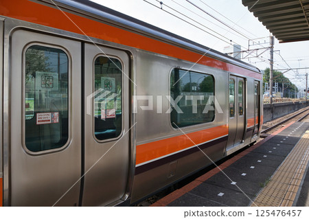 武藏野線205系列快速列車北府中月月台等候出發 武藏野線205系列快速列車北府中月月台等候出發 125476457