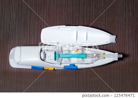Open auto injector device 125476471