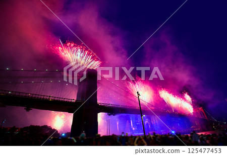 July 4th 2014 fireworks Brooklyn bridge Manhattan 125477453