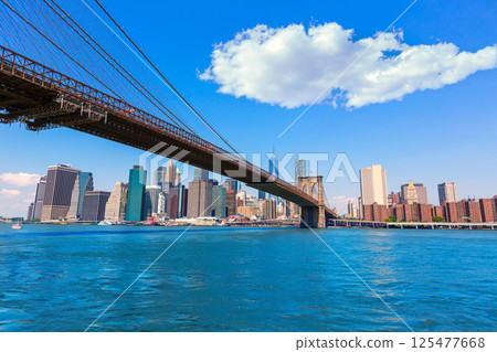 Brooklyn Bridge and Manhattan skyline New York 125477668