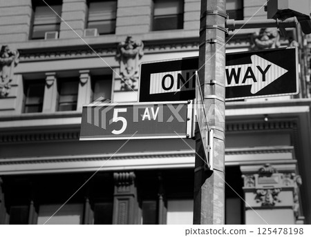 Fift avenue sign 5 th Av New York Mahnattan Fift avenue sign 5 th Av New York Mahnattan 125478198