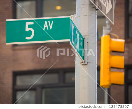 Fift avenue sign 5 th Av New York Mahnattan Fift avenue sign 5 th Av New York Mahnattan 125478207