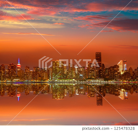 Manhattan New York sunset skyline from East Manhattan New York sunset skyline from East 125478328