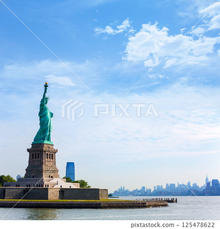 Statue of Liberty New York and Manhattan USA 125478622