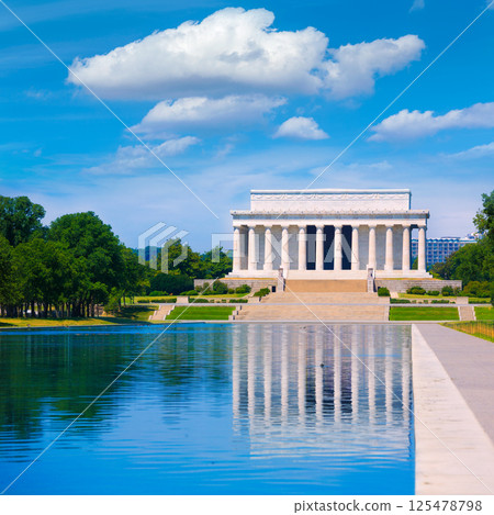 Abraham Lincoln Memorial reflection pool Washington 125478798