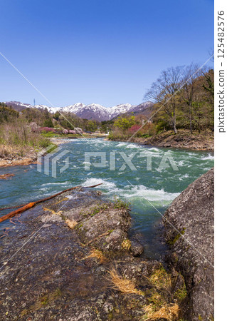 Minakami Onsen in spring: Tone River and Mt. Tanigawa seen from the Suwakyo Promenade Minakami Onsen in spring: Tone River and Mt. Tanigawa seen from the Suwakyo Promenade 125482576