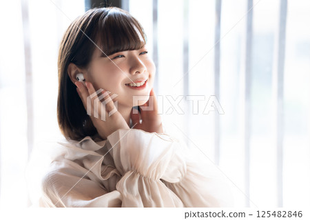 A young woman listening to music 125482846