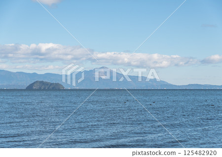 [從奧琵琶湖眺望竹生島] 125482920
