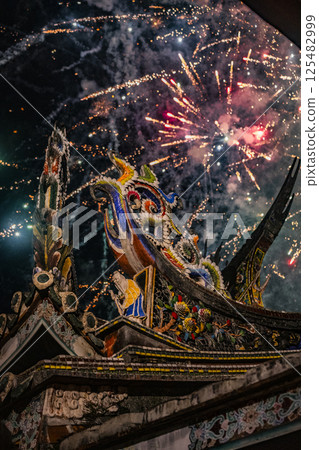 夜幕低垂，炊煙花照古寺 125482999