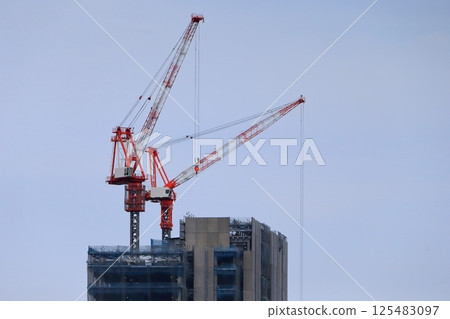 Construction crane 125483097