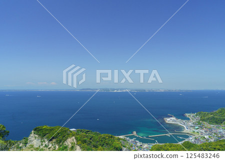 [Futtsu City, Chiba Prefecture] View of the Kanaya fishing port area from Mount Nokogiri 125483246
