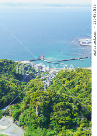 [Futtsu City, Chiba Prefecture] View of the Nokogiriyama Ropeway and Kanaya Fishing Port from Nokogiriyama 125483619