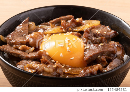 Beef tenderloin yakiniku rice bowl 125484281