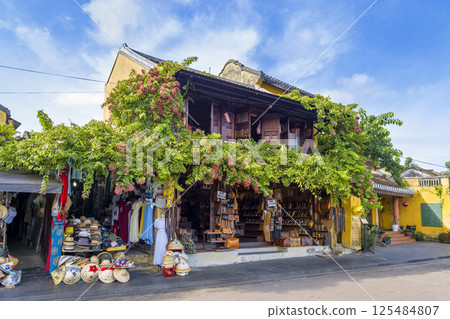 Streets of Hoi An Old Town, Vietnam 125484807