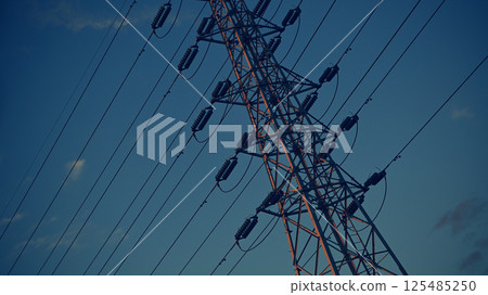 輸電塔、高壓電線、高壓塔 輸電塔、高壓電線、高壓塔 125485250
