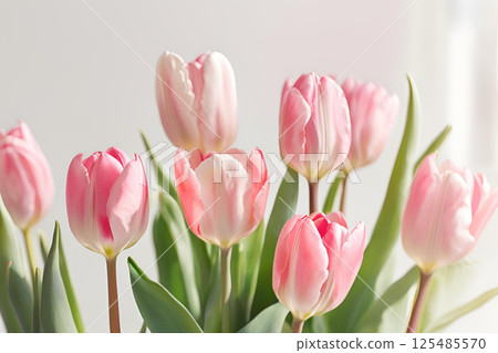 Pink tulip bouquet 125485570